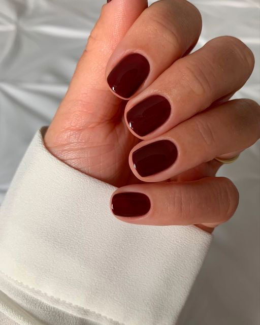 Vernis semi-permanent bordeaux